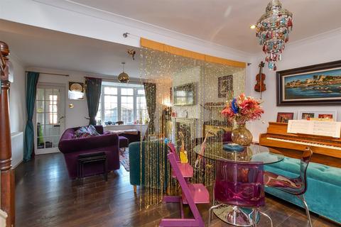 3 bedroom terraced house for sale, North Gardens, Brighton, East Sussex