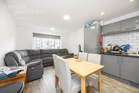 4 bedroom apartment to rent, Melville Road, Hove