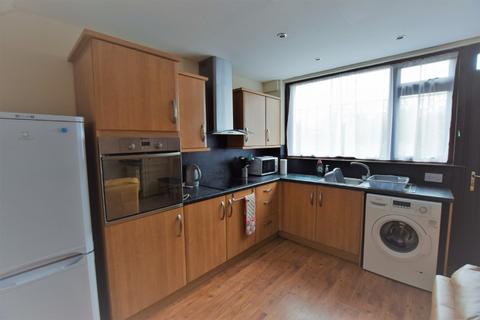 4 bedroom flat to rent, Gallowgate, Aberdeen, AB25