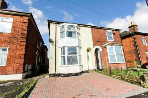 2 bedroom apartment to rent, Waterloo Road, Southampton SO15