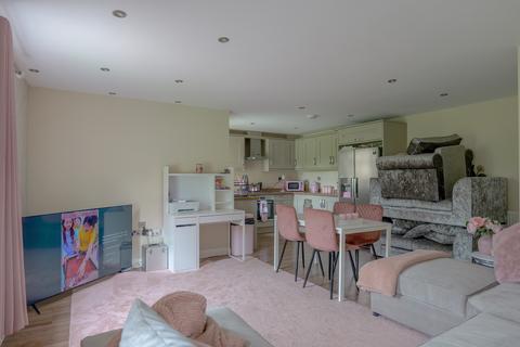 3 bedroom detached house for sale, Queensbury Square, Bradford BD13