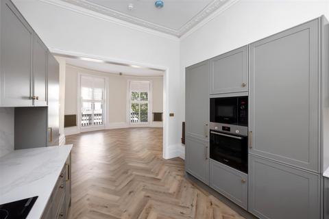 3 bedroom maisonette to rent, Lansdowne Place, Hove