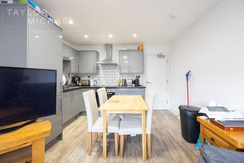 5 bedroom apartment to rent, Melville Road, Hove