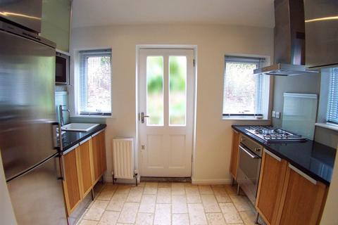 3 bedroom semi-detached house to rent, Coniston Avenue, Leeds