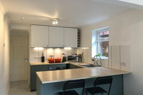 2 bedroom apartment to rent, Waterloo Road, Southampton SO15