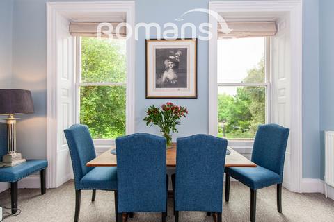 2 bedroom flat to rent, North Parade, Bath, BA2