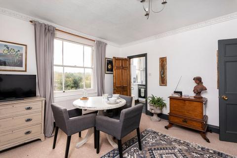 1 bedroom flat to rent, Kensington Place, Bath BA1