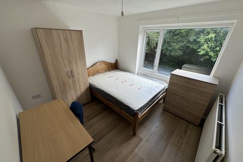 3 bedroom flat to rent, Roman Way, Birmingham B15
