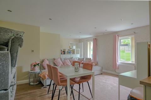 3 bedroom detached house for sale, Queensbury Square, Bradford BD13