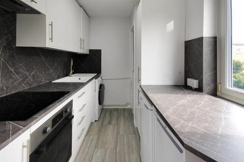 2 bedroom flat to rent, London Road, Patcham