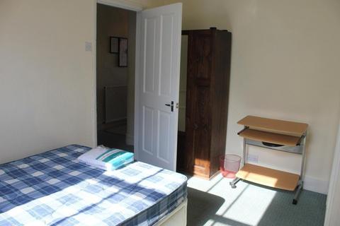 2 bedroom flat to rent, Arundel Street
