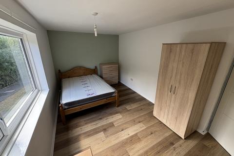 3 bedroom flat to rent, Roman Way, Birmingham B15