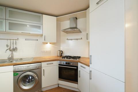 2 bedroom apartment to rent, Links Road
