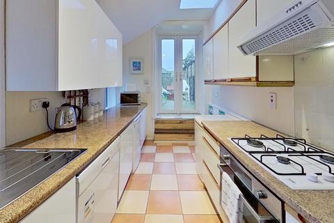 5 bedroom flat to rent, Holburn Street, Holburn, Aberdeen, AB10