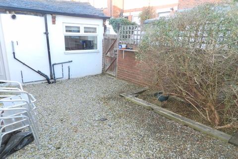 2 bedroom terraced house to rent, Broomfield Place, Leeds