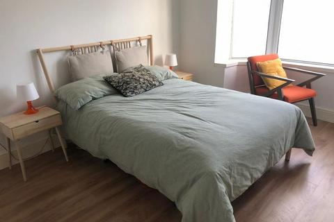 2 bedroom apartment to rent, Waterloo Road, Southampton SO15