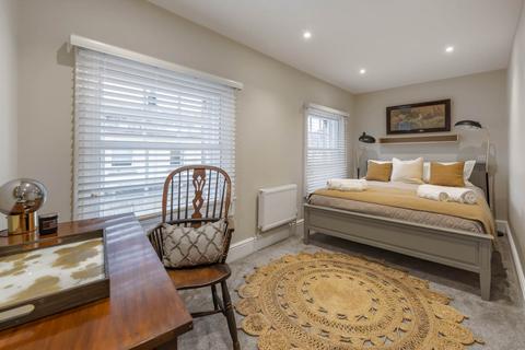 2 bedroom apartment to rent, Flat 3, 12 Union Passage, Bath