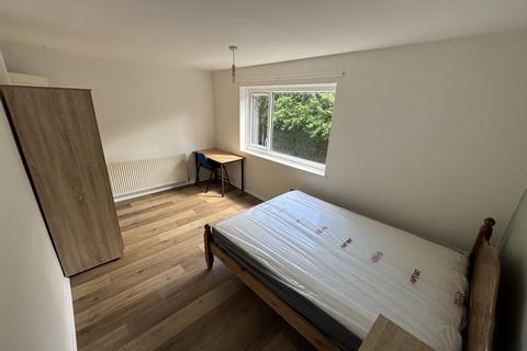 3 bedroom flat to rent, Roman Way, Birmingham B15
