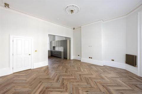 3 bedroom maisonette to rent, Lansdowne Place, Hove