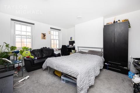 4 bedroom apartment to rent, Melville Road, Hove