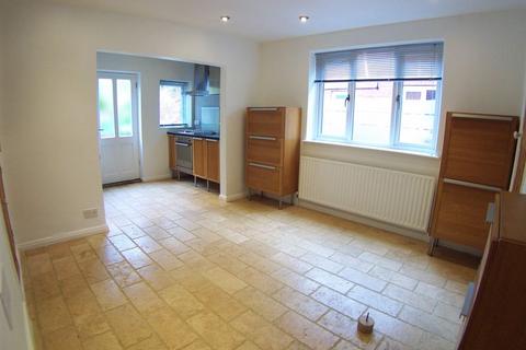 3 bedroom semi-detached house to rent, Coniston Avenue, Leeds