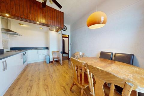 3 bedroom flat to rent, Bedford Place, Aberdeen, AB24